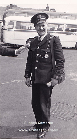 LL 16347 W. Alexander & Sons Dunfermline driver Eddie Inglis seen here sporting the old blue piped uniform