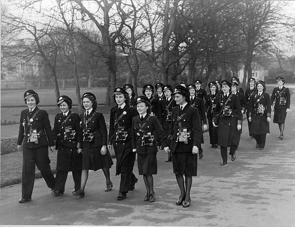 Alexander Conductresses Southern Area so he had this photo taken in Duthie Park at Aberdeen to demonstrate how Alexanders Conductresses should dress