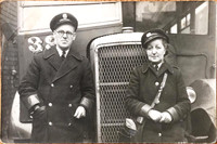 A Stockton Corporation crew in front of Daimler No 39, FUP517 from the 1940s. They huddle in front of the radiator for warmth, dressed in their winter greatcoats.
